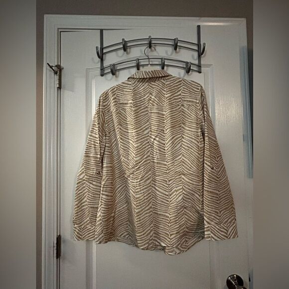Chico’s No-Iron zebra Print Roll-Tab Sleeve Shirt White Tan size 2 Large EUC - Picture 2 of 13